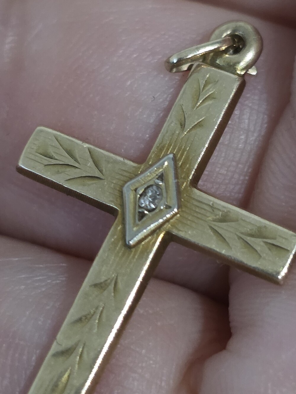 Vintage 10K Gold Diamond Cross Pendant | Circa 1940s–1950s - Picture 9 of 10